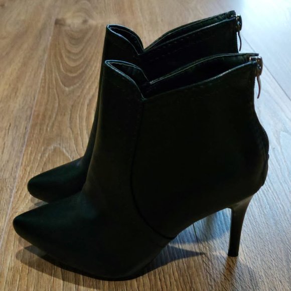 NEW!  leather heeled booties - Picture 2 of 4
